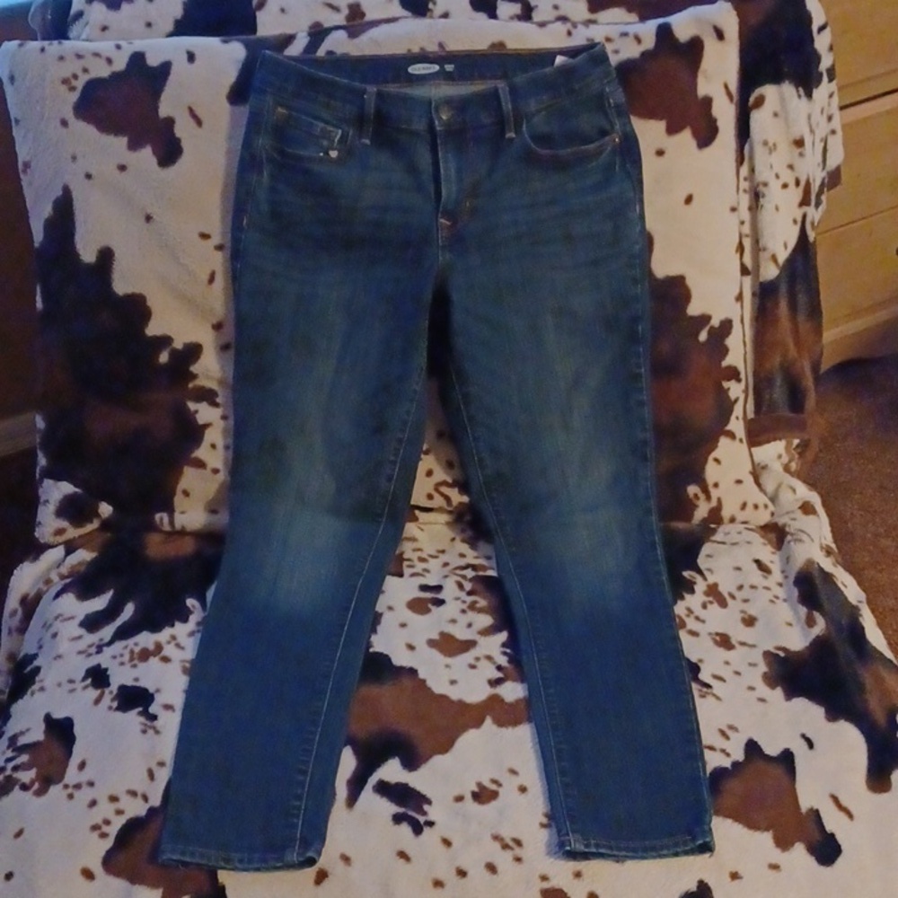 OLD NAVY, WOMENS SIZE 6, CURVY SKINNY JEANS.